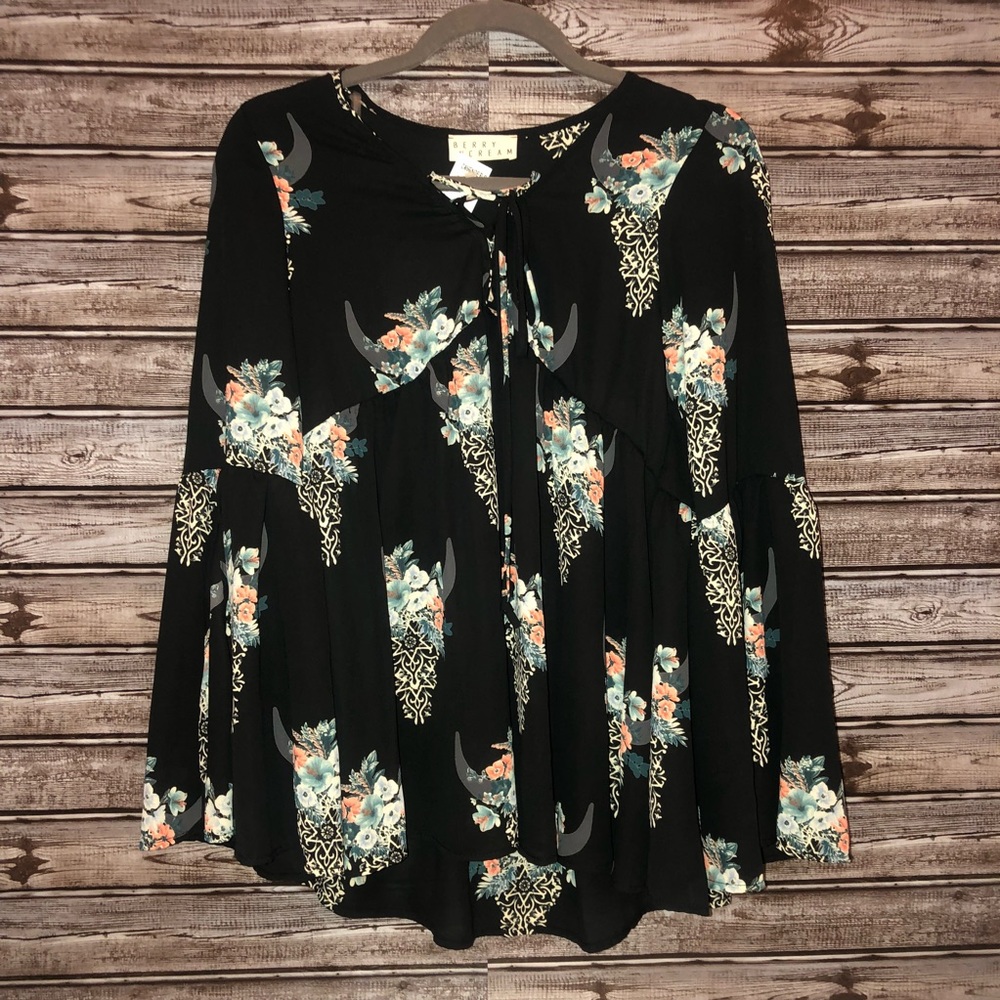 Cavenders Bull Skull Top Small NWT